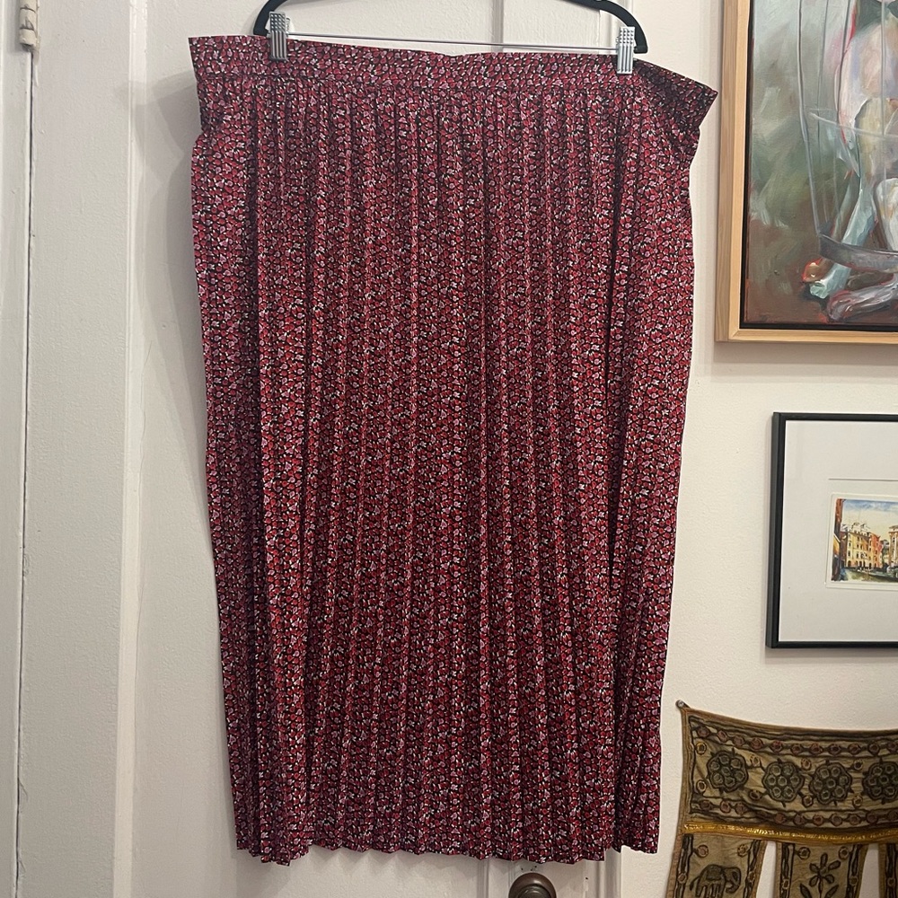 floral pleated skirt with slit